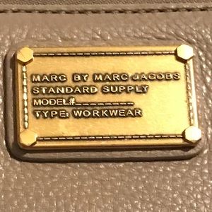 Marc Jacobs phone wristlet wallet